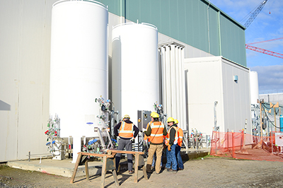 The system provides gases such as argon and nitrogen