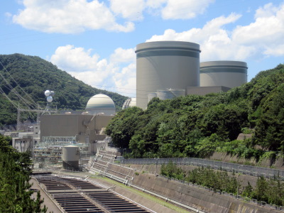 Takahama Nuclear Power Plant. By Hirorinmasa - 自ら撮影, CC BY-SA 3.0, https://commons.wikimedia.org/w/index.php?curid=15765394