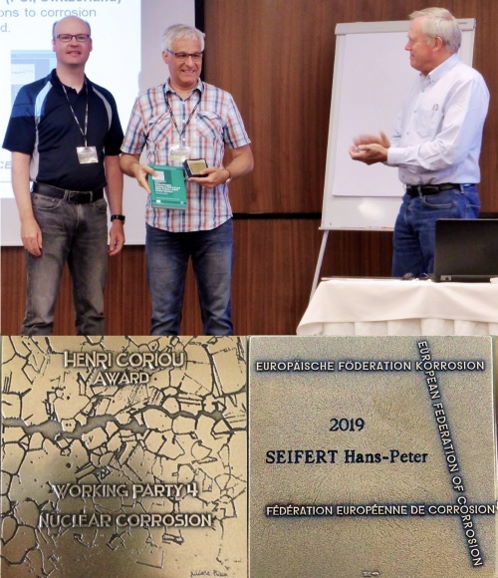 Handover of EFC Coriou Award 2019 to H.P. Seifert by D. Feron (President of the World Corrosion Organization) and S. Ritter (Chairman of the Nuclear Corrosion Working Party of the EFC) during the EFC Nuclear Corrosion Summer School 2019 in Slovenia. (© Paul Scherrer Institut)